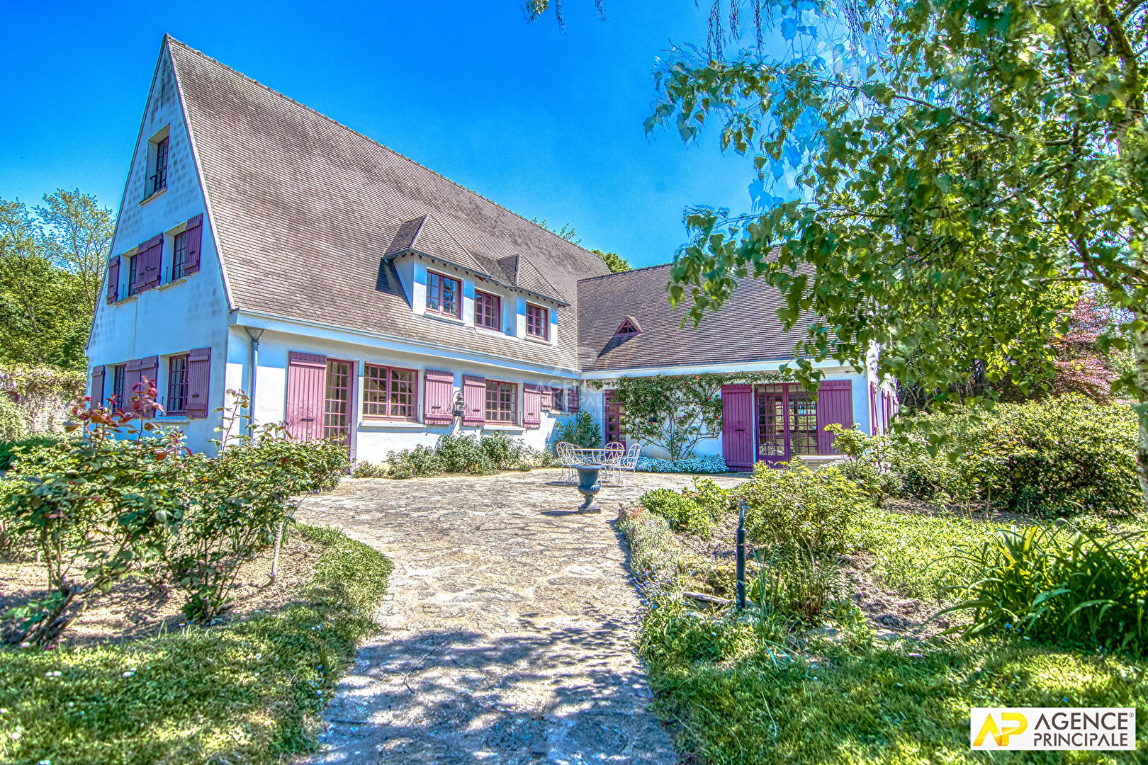 Le Chesnay centre ville - Maison 14 pièces 395.90 m² habitable